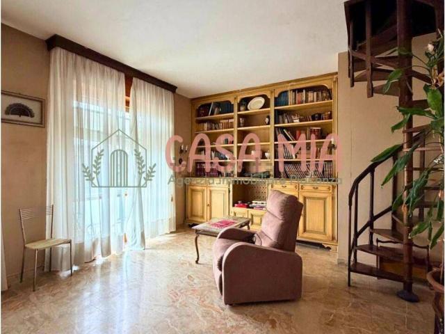 Appartamento in vendita di 160 m² in Via Giovan Paolo Feliziani