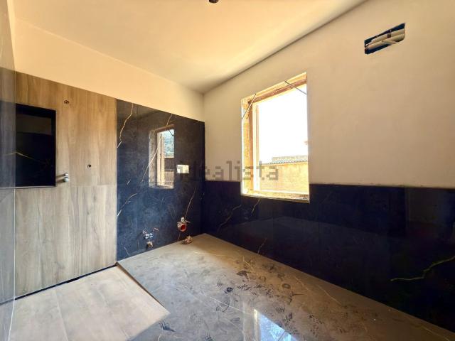 Appartamento in vendita di 160 m² in Via de Santis, 74
