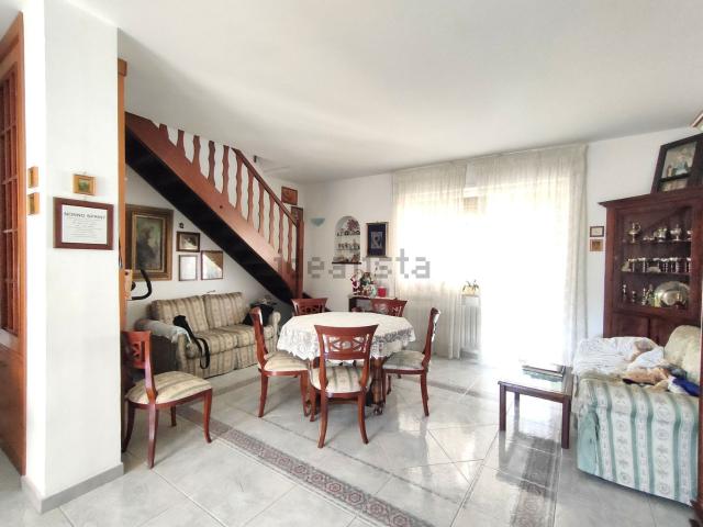 Appartamento in vendita di 160 m² in Via degli Abeti, 2