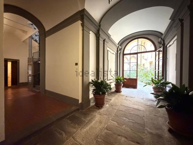 Appartamento in vendita di 160 m² in Via dei Benci