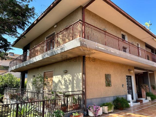 Appartamento in vendita di 160 m² in Via dei Tulipani, 24