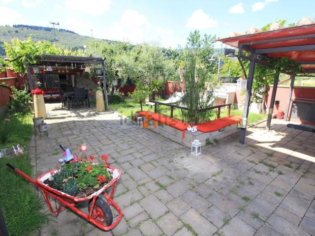 Appartamento in vendita di 160 m² in Via della Marinella, 7