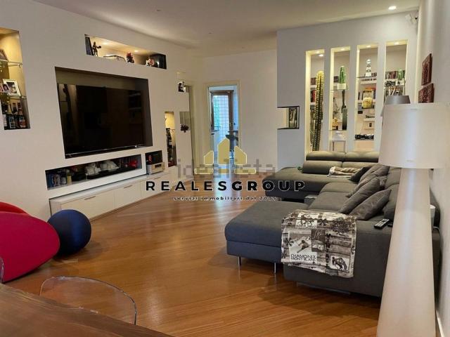 Appartamento in vendita di 160 m² in Via della Mendola