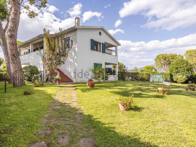 Appartamento in vendita di 160 m² in Via delle Querce