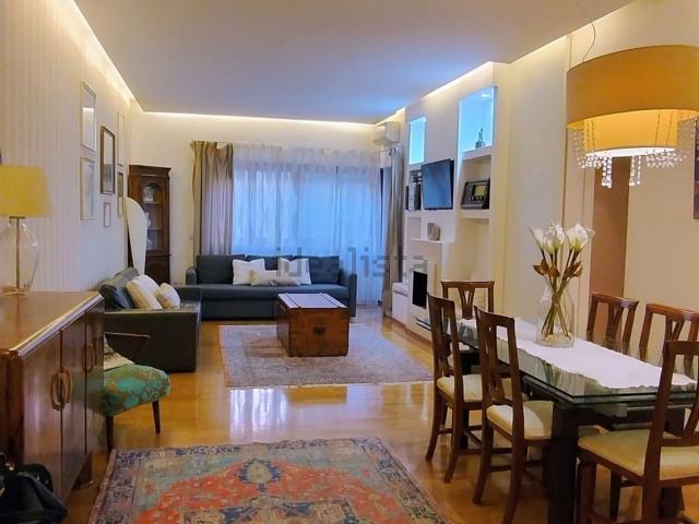 Appartamento in vendita di 160 m² in Via di Donna Olimpia, 218