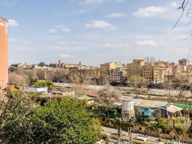 Appartamento in vendita di 160 m² in Via Ergisto Bezzi