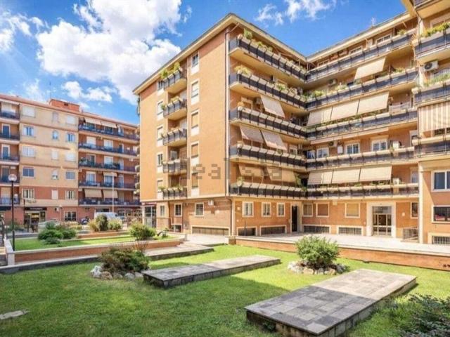 Appartamento in vendita di 160 m² in Via Ettore Rota, 10