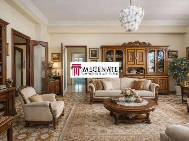 Appartamento in vendita di 160 m² in Via Ettore Rota