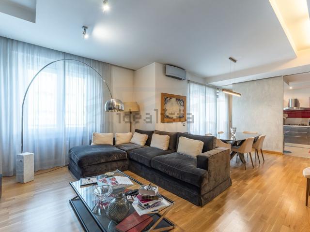 Appartamento in vendita di 160 m² in Via Filippo Civinini