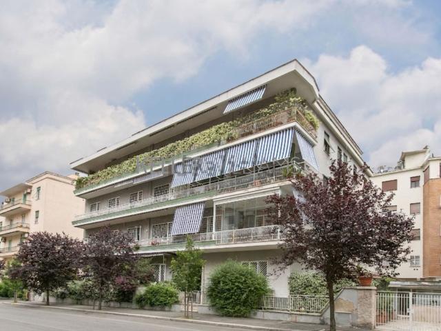 Appartamento in vendita di 160 m² in Via Filippo Civinini