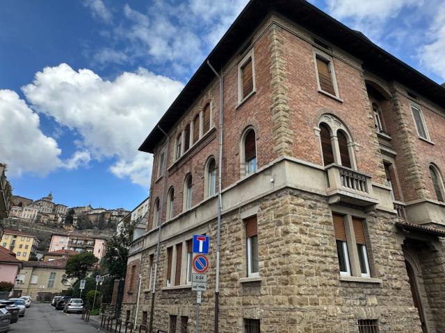 Appartamento in vendita di 160 m² in Via fra Damiano de Zambelli