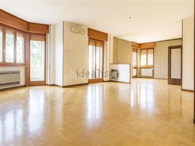 Appartamento in vendita di 160 m² in Via Francesco Baracca