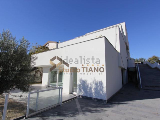 Appartamento in vendita di 160 m² in Via Francesco Cilea
