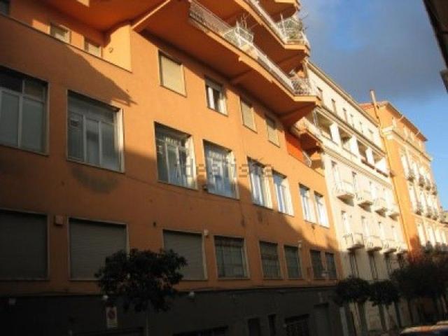 Appartamento in vendita di 160 m² in Via Fratelli de Rosa, 10