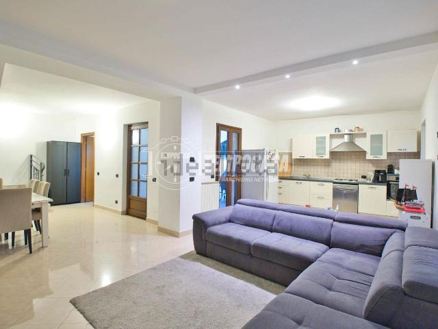 Appartamento in vendita di 160 m² in Via IV Novembre
