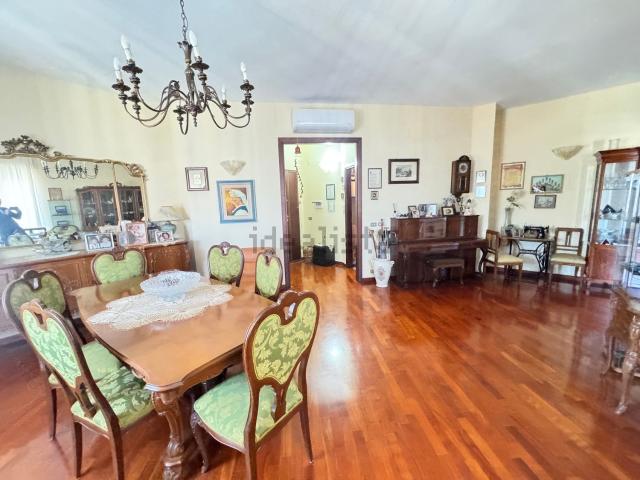 Appartamento in vendita di 160 m² in Via O. Valiante, 5