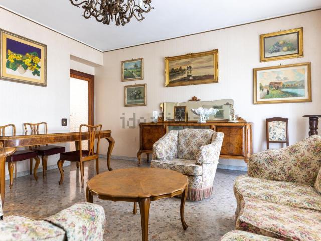 Appartamento in vendita di 160 m² in Via Oderisi da Gubbio