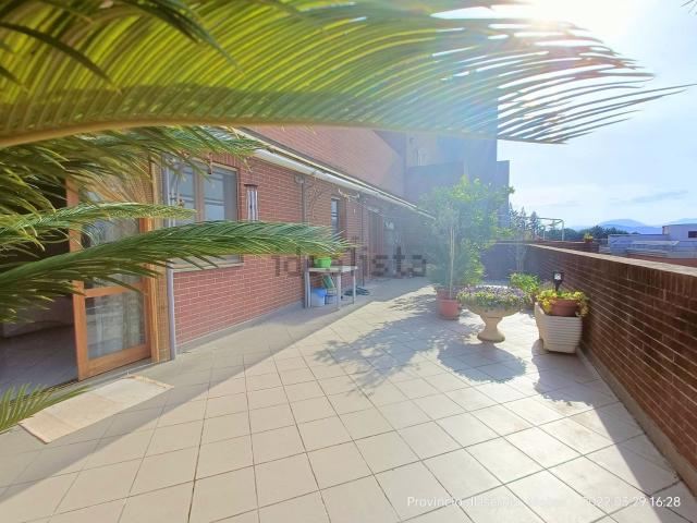 Appartamento in vendita di 160 m² in Via L. Pansini, 92