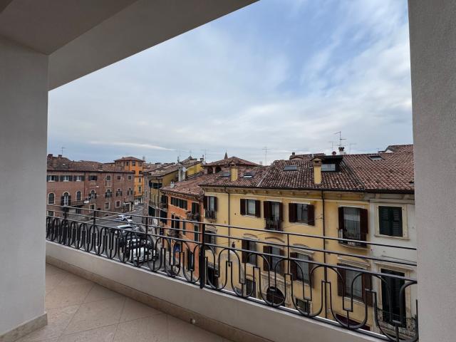 Appartamento in vendita di 160 m² in Via Leoncino