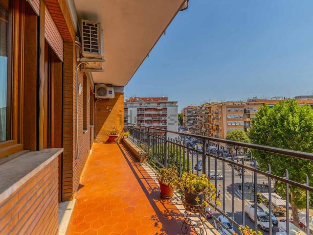 Appartamento in vendita di 160 m² in Via Lucio Manlio Vulsone