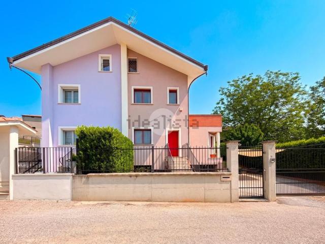 Appartamento in vendita di 160 m² in Via Luigi Capuana