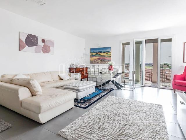 Appartamento in vendita di 160 m² in Via Montanara, 8