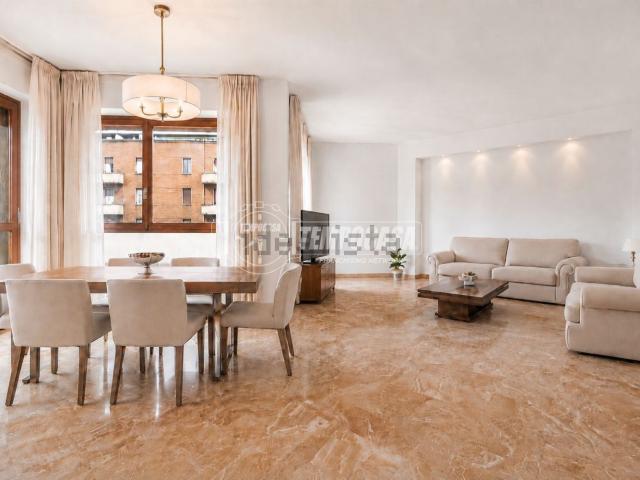 Appartamento in vendita di 160 m² in Via Maestri Campionesi