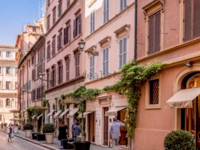 Appartamento in vendita di 160 m² in Via Mario de&apos  Fiori