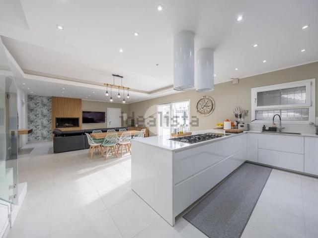 Appartamento in vendita di 160 m² in Via Massa di San Giuliano, 295