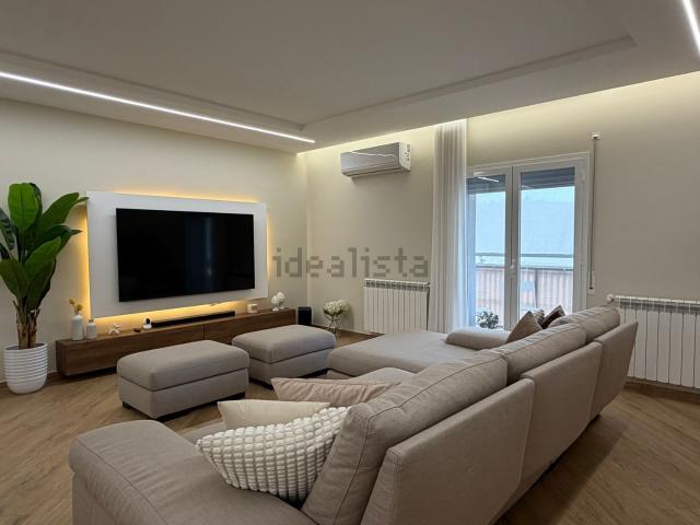 Appartamento in vendita di 160 m² in Via Napoleone Colajanni, 66