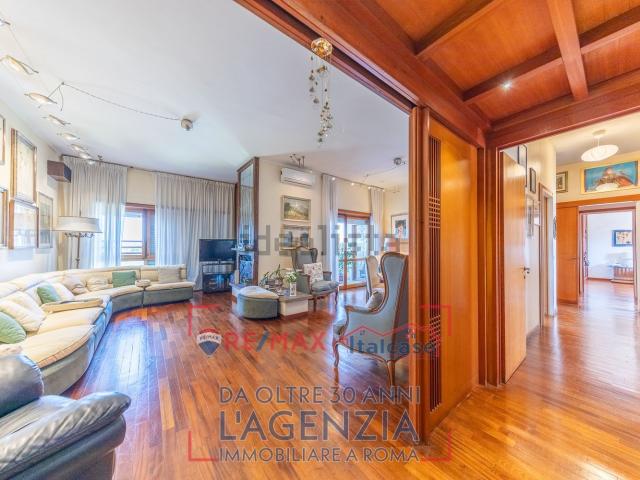 Appartamento in vendita di 160 m² in Via Nicola Coviello, 47