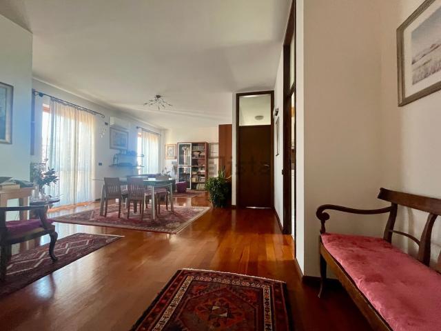Appartamento in vendita di 160 m² in Via Salvo D&apos  Acquisto