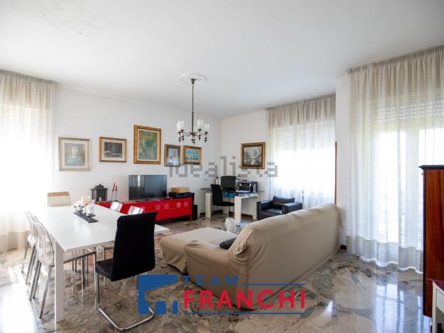 Appartamento in vendita di 160 m² in Via Salvatore Quasimodo, 4