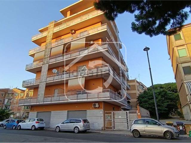Appartamento in vendita di 160 m² in Via Sbarre Inferiori, 379
