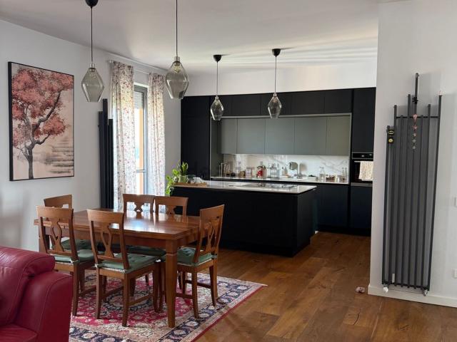 Appartamento in vendita di 160 m² in Via Sporting Mirasole, 10