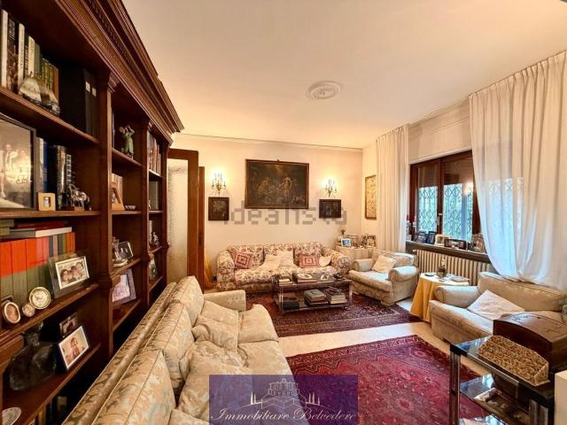 Appartamento in vendita di 160 m² in Via Stefano Turr