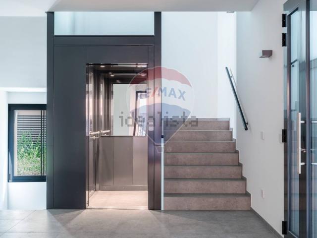 Appartamento in vendita di 160 m² in Via Stretta, 79