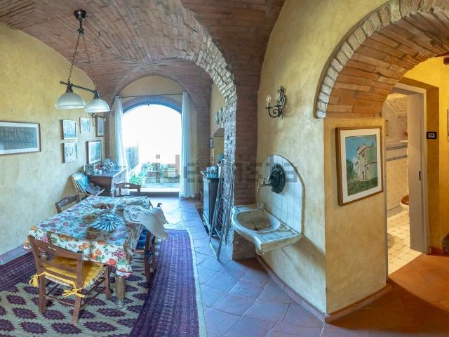 Appartamento in vendita di 160 m² in Via Polvereto
