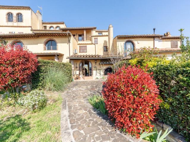 Appartamento in vendita di 160 m² in Via Polvereto