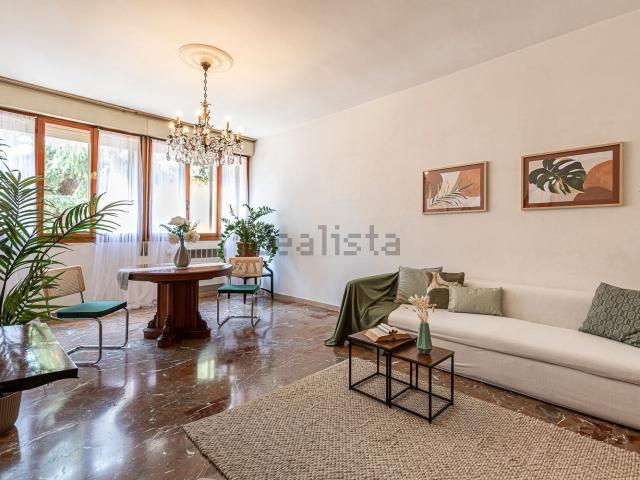 Appartamento in vendita di 160 m² in Via Pompeo Vizzani