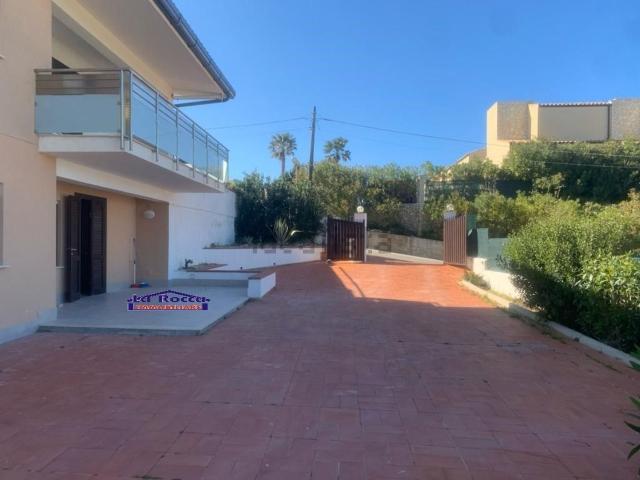 Appartamento in vendita di 160 m² in Via Plaja