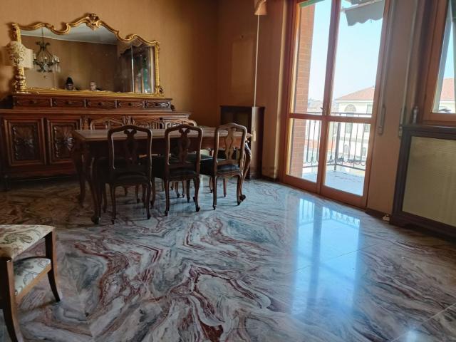 Appartamento in vendita di 160 m² in Via Rodolfo Montevecchio