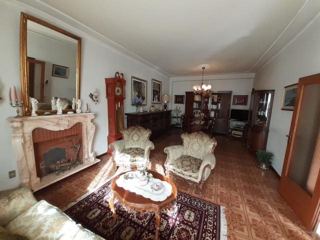 Appartamento in vendita di 160 m² in Via Raffaello Sanzio, 155