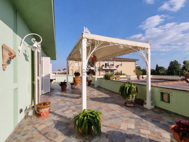 Appartamento in vendita di 160 m² in Via Renato Fucini, 98
