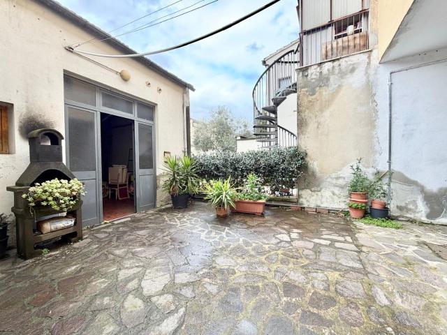 Appartamento in vendita di 160 m² in Via Ventisette Aprile