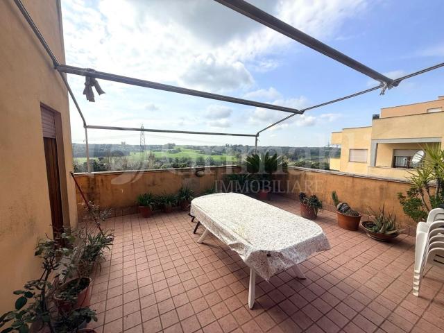 Appartamento in vendita di 160 m² in Via Vitaliano Rotellini