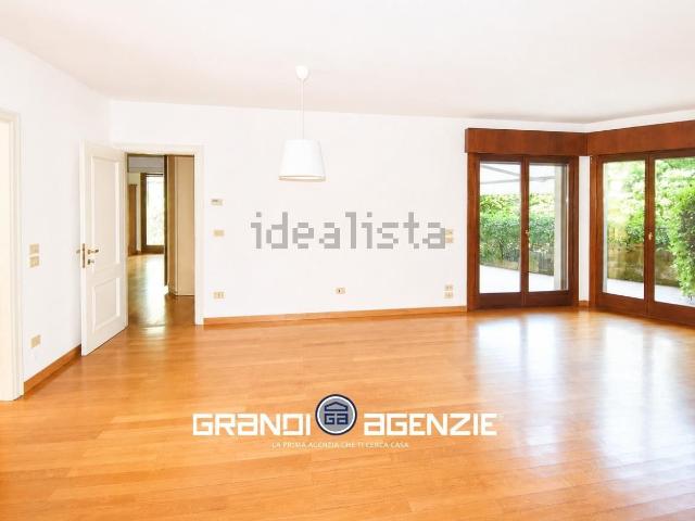 Appartamento in vendita di 160 m² in Via Vittorio Bachelet