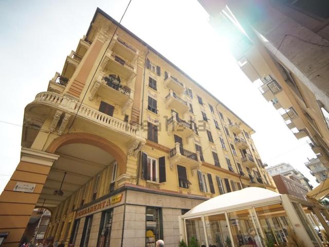 Appartamento in vendita di 160 m² in Via Vittorio Veneto