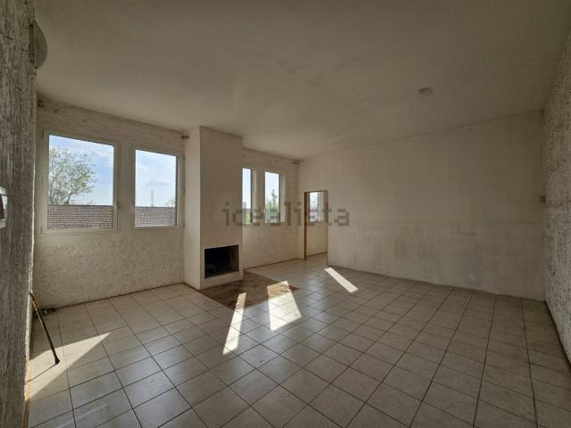Appartamento in vendita di 160 m² in Via Zampeschi, 145