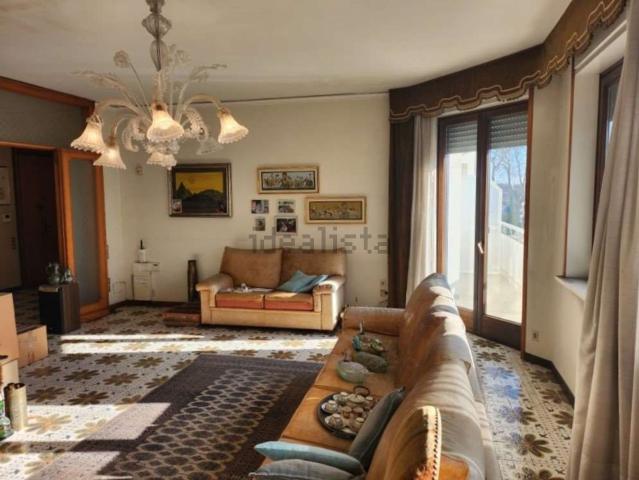 Appartamento in vendita di 160 m² in Viale Trento e Trieste, 14